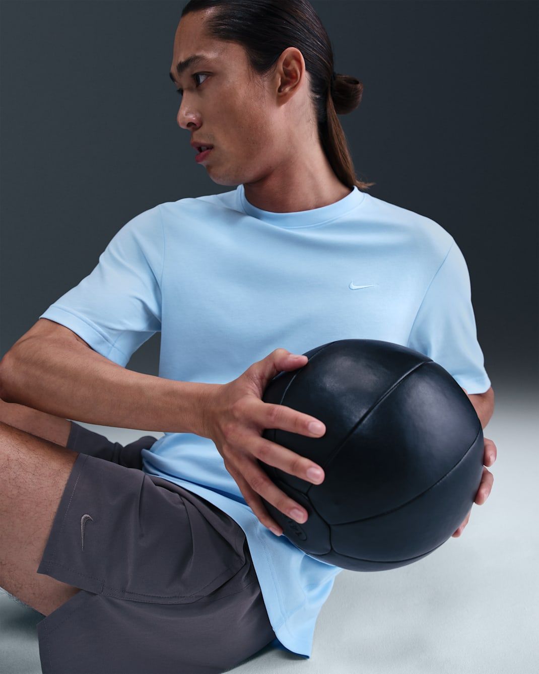 Nike - Áo thun tay ngắn thể thao Nam Dri-FIT Primary Men's Training T-Shirt