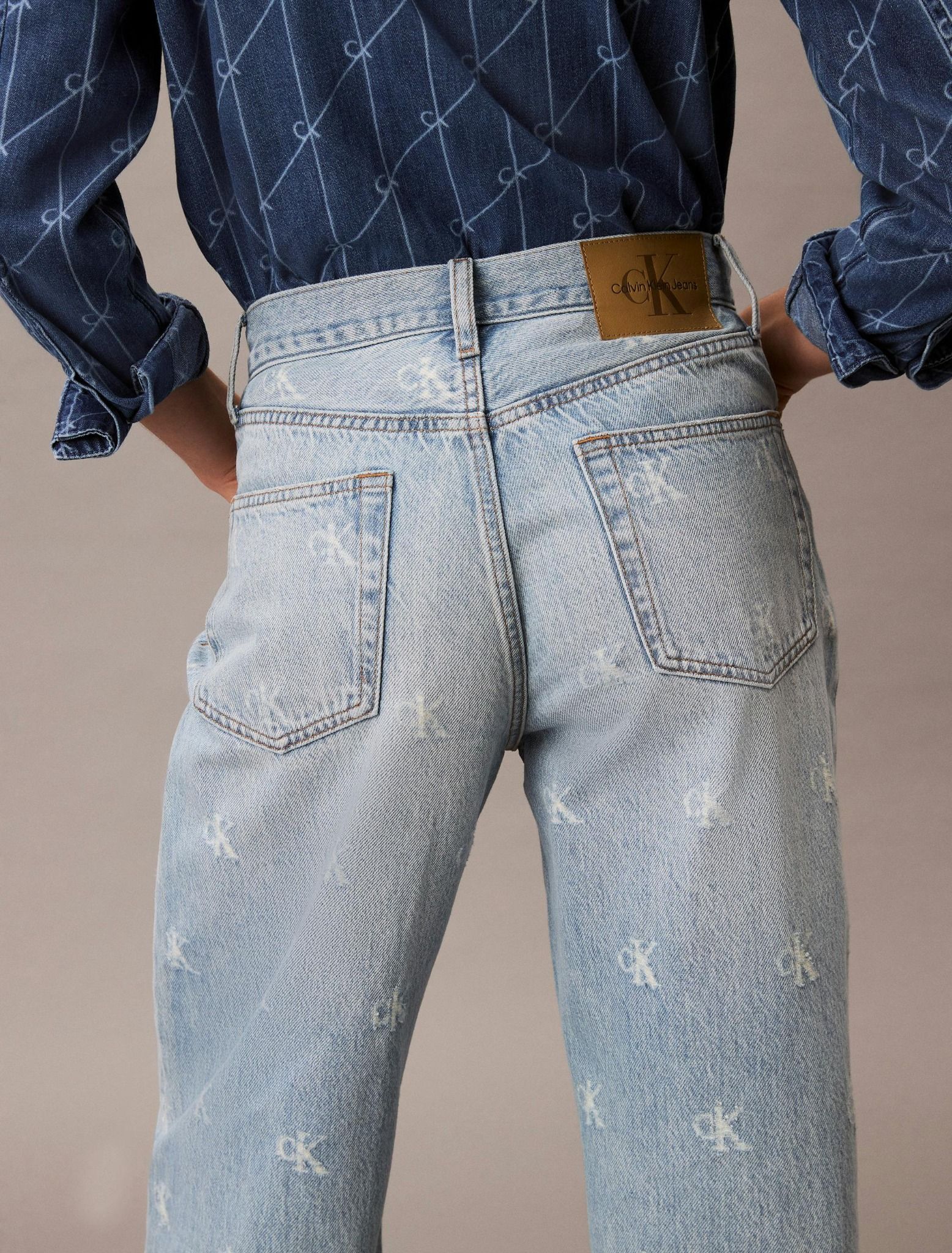 Calvin Klein - Quần jeans ống rộng nữ Wide Leg Logo Jeans