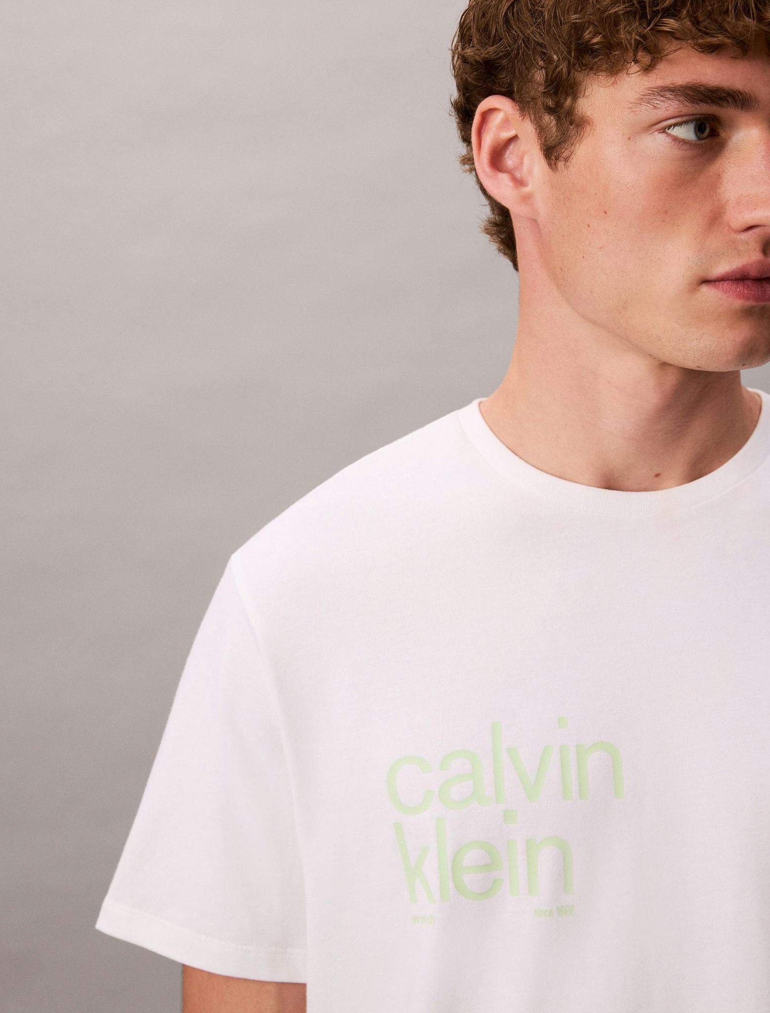 Calvin Klein - Áo thun thời trang nam Circle Graphic Relaxed T-Shirt