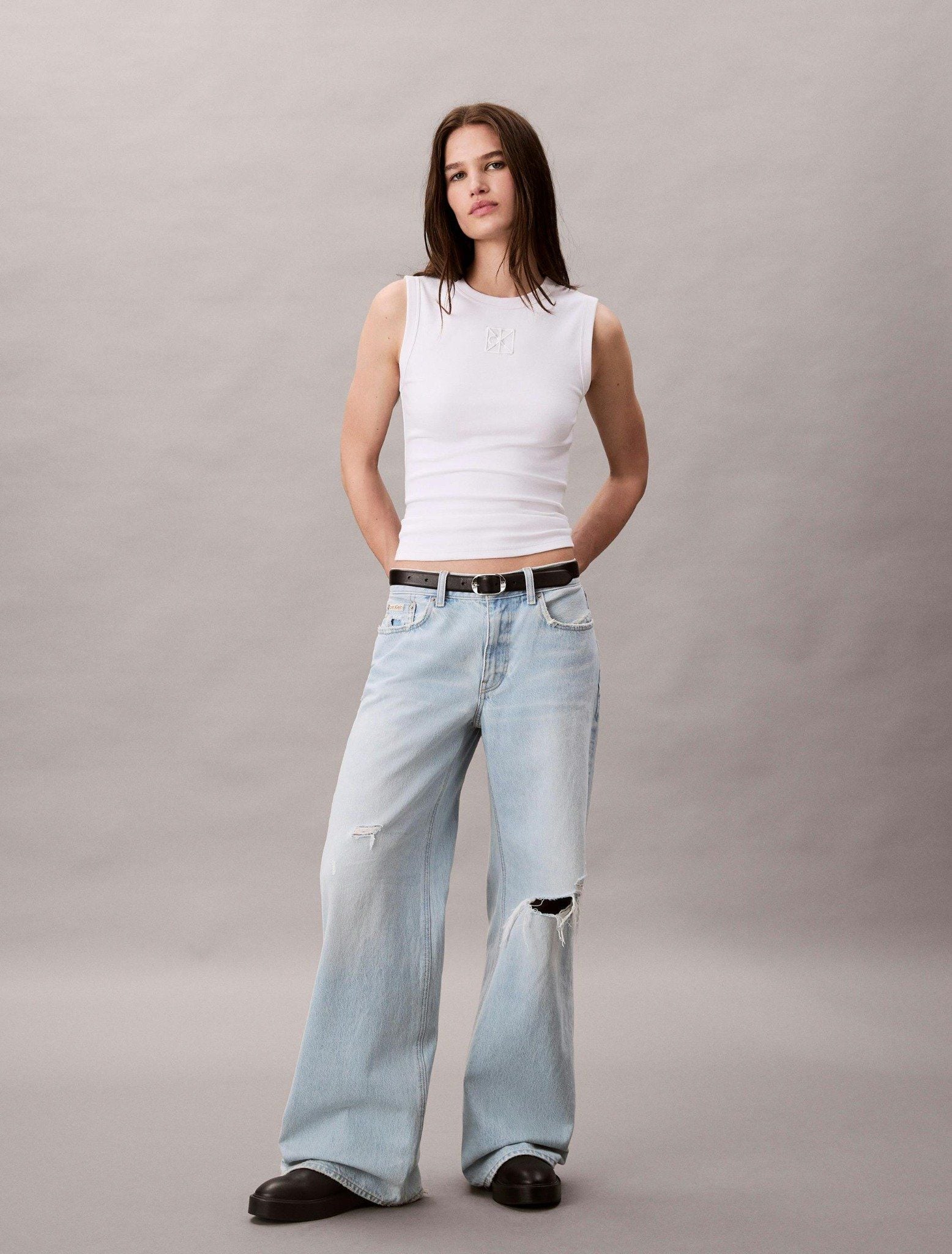 Calvin Klein - Quần jeans ống rộng nữ CK Low Rise Baggy Jeans