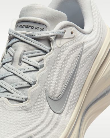 Nike - Giày Chạy Bộ Nam Vomero Plus