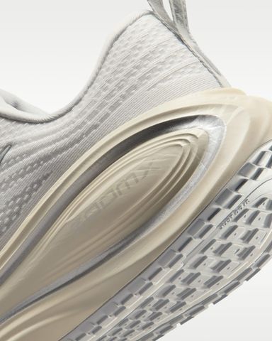 Nike - Giày Chạy Bộ Nam Vomero Plus