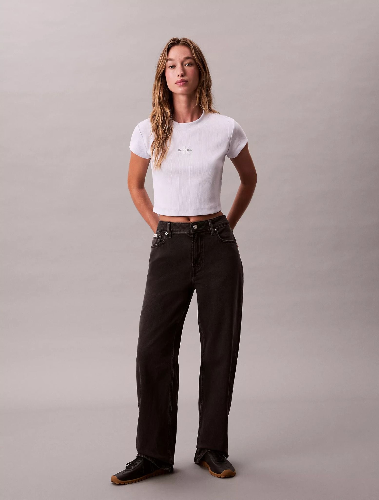 Calvin Klein - Áo thun thời trang nữ Monologo Baby Tee