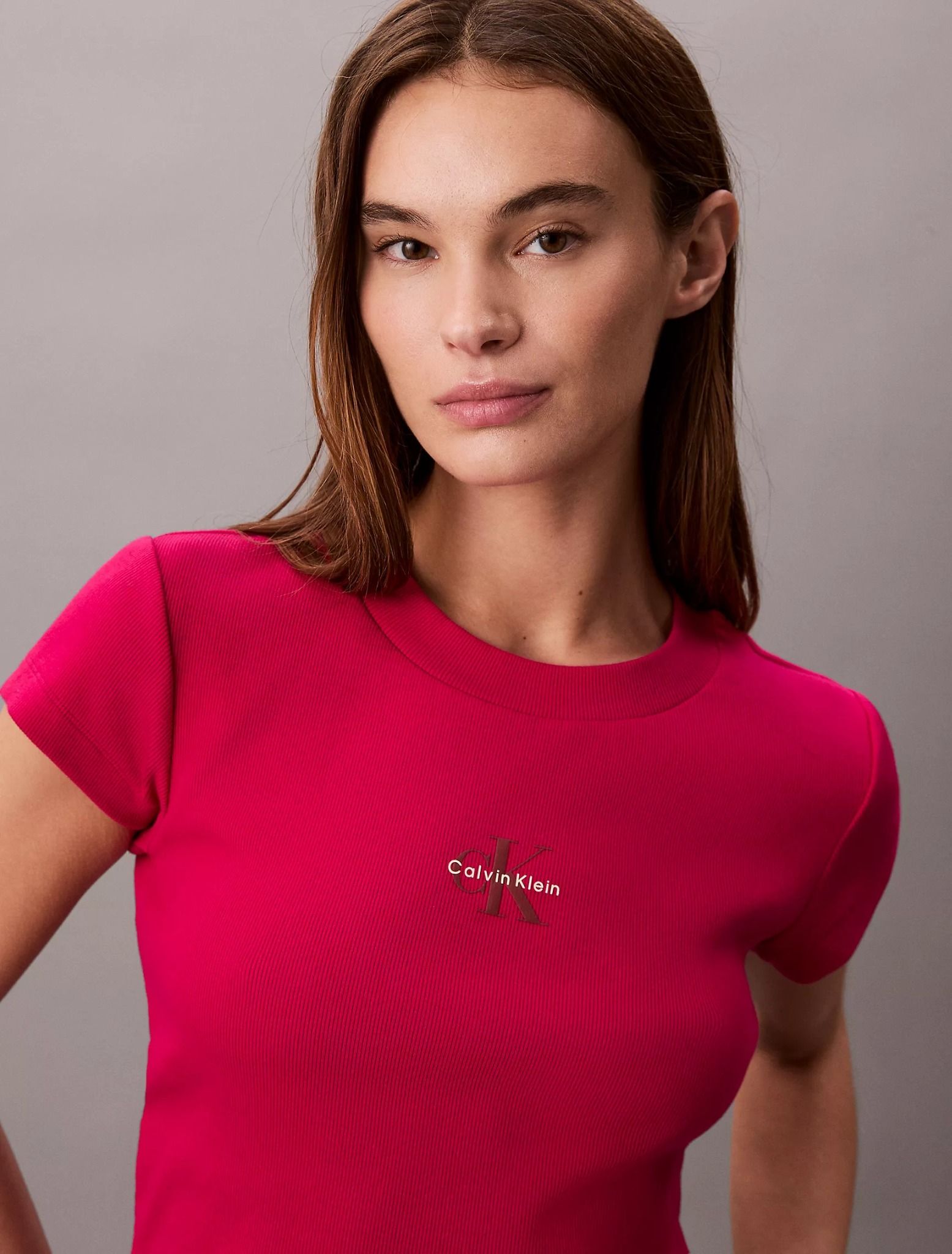 Calvin Klein - Áo thun thời trang nữ Monologo Baby Tee