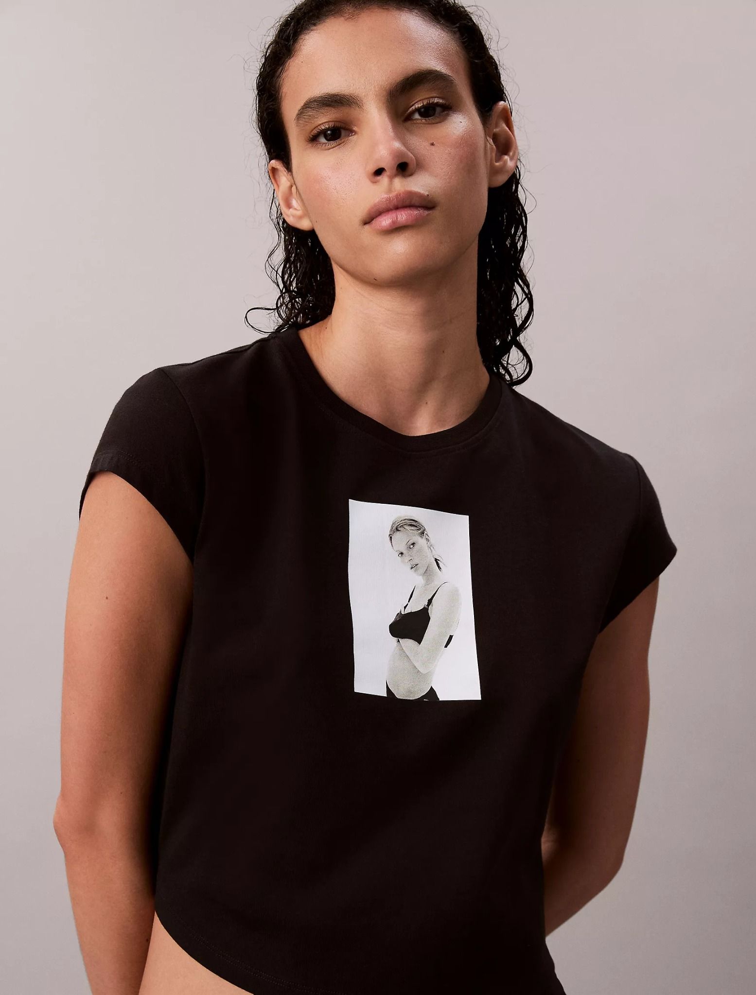 Calvin Klein - Áo thời trang nữ Kate Moss Graphic Baby Tee