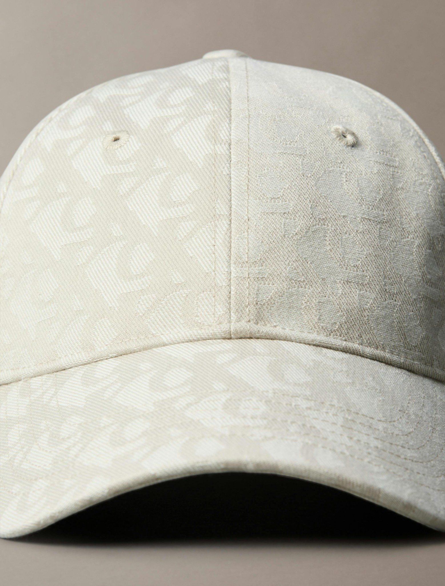 Calvin Klein - Nón lưỡi trai nữ Logo Jacquard Cap