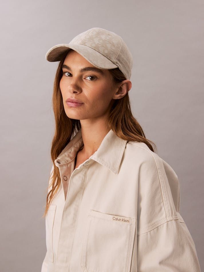 Calvin Klein - Nón lưỡi trai nữ Logo Jacquard Cap