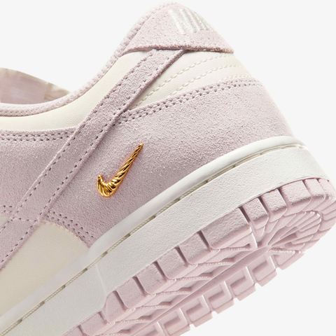 Nike - Giày Sneakers Nữ Nike Dunk Low SE