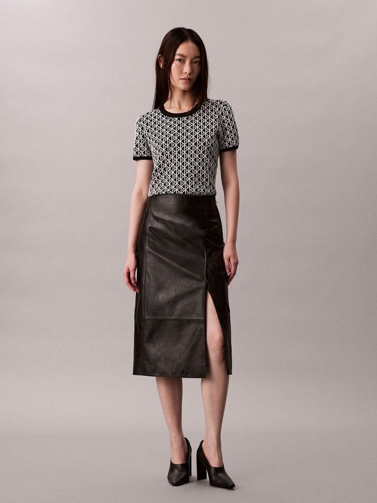 Calvin Klein - Áo tay ngắn dệt kim nữ Allover Emblem Logo Baby Tee