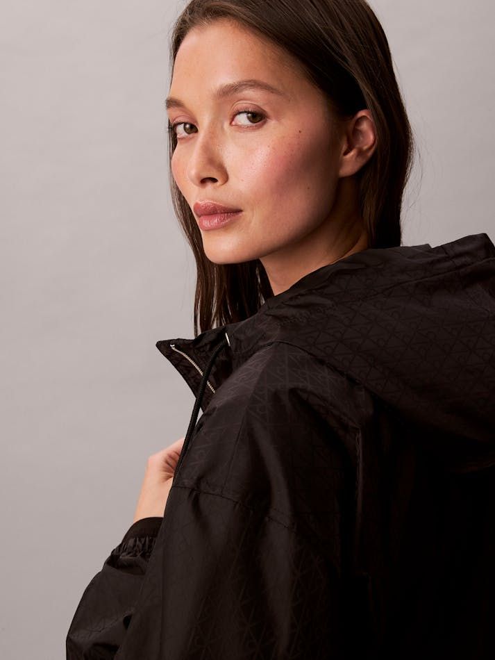 Calvin Klein - Áo khoác gió nữ Emblem Logo Jacquard Windbreaker