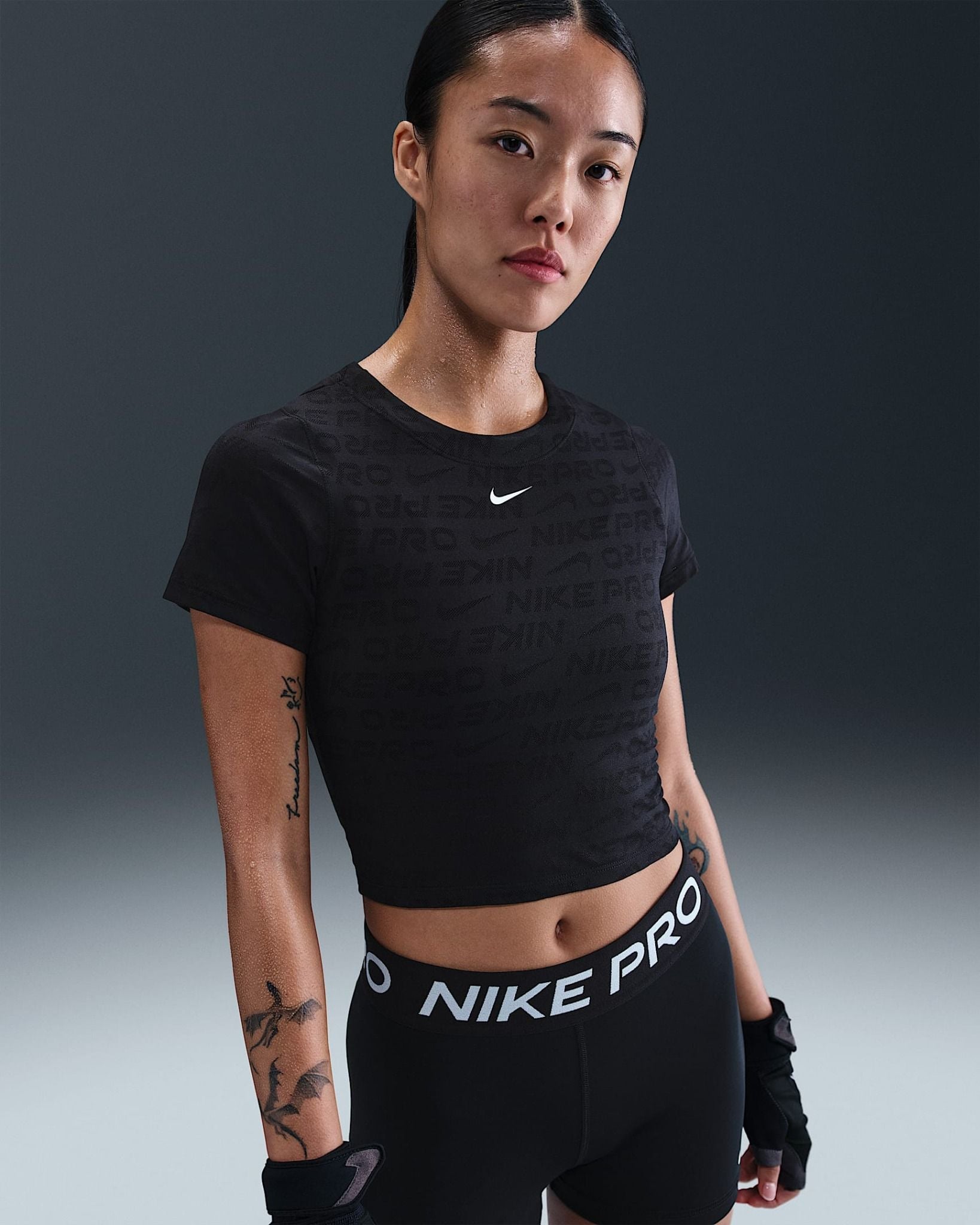 Nike - Áo thun tay ngắn thể thao Nữ Pro Women's Dri-FIT Short-Sleeve Cropped Jacquard Top
