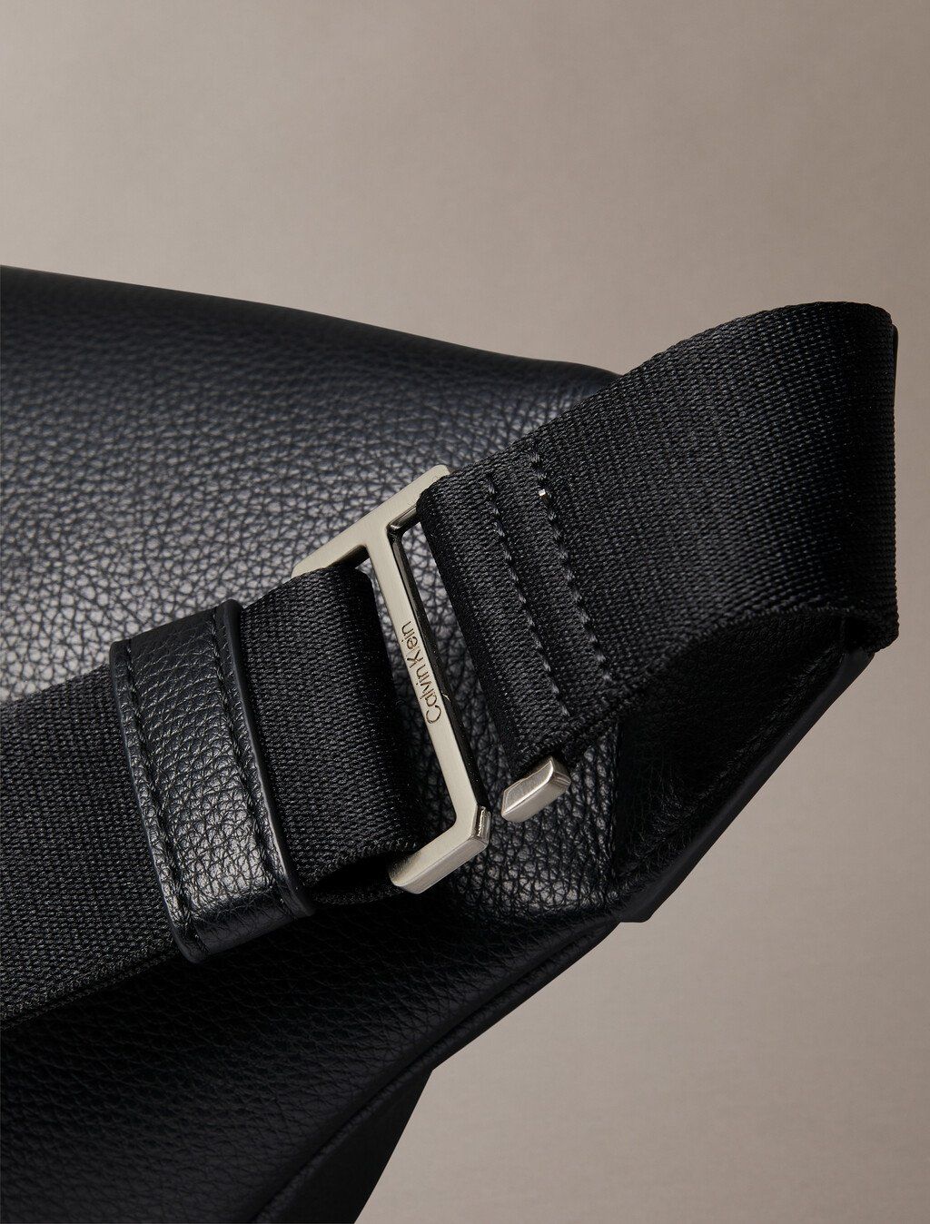 Calvin Klein - Túi bao tử nam Micro Pebble Waistpack