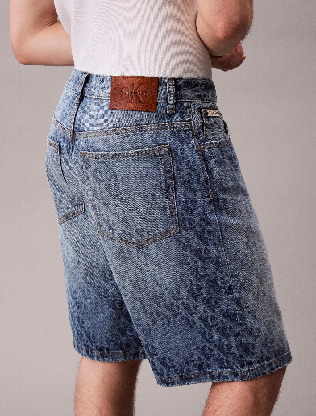 Calvin Klein - Quần jeans ngắn nam Monogram Logo 90's Shorts