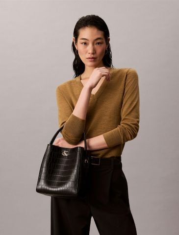 Calvin Klein - Túi xách nữ CK Monogram Logo Hardware Chain Crocodile Print Bucket Bag - 4