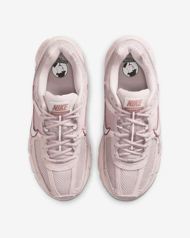 Nike - Giày thời trang thể thao Nữ Zoom Vomero 5 Women's Shoe with Reflective Design Accents