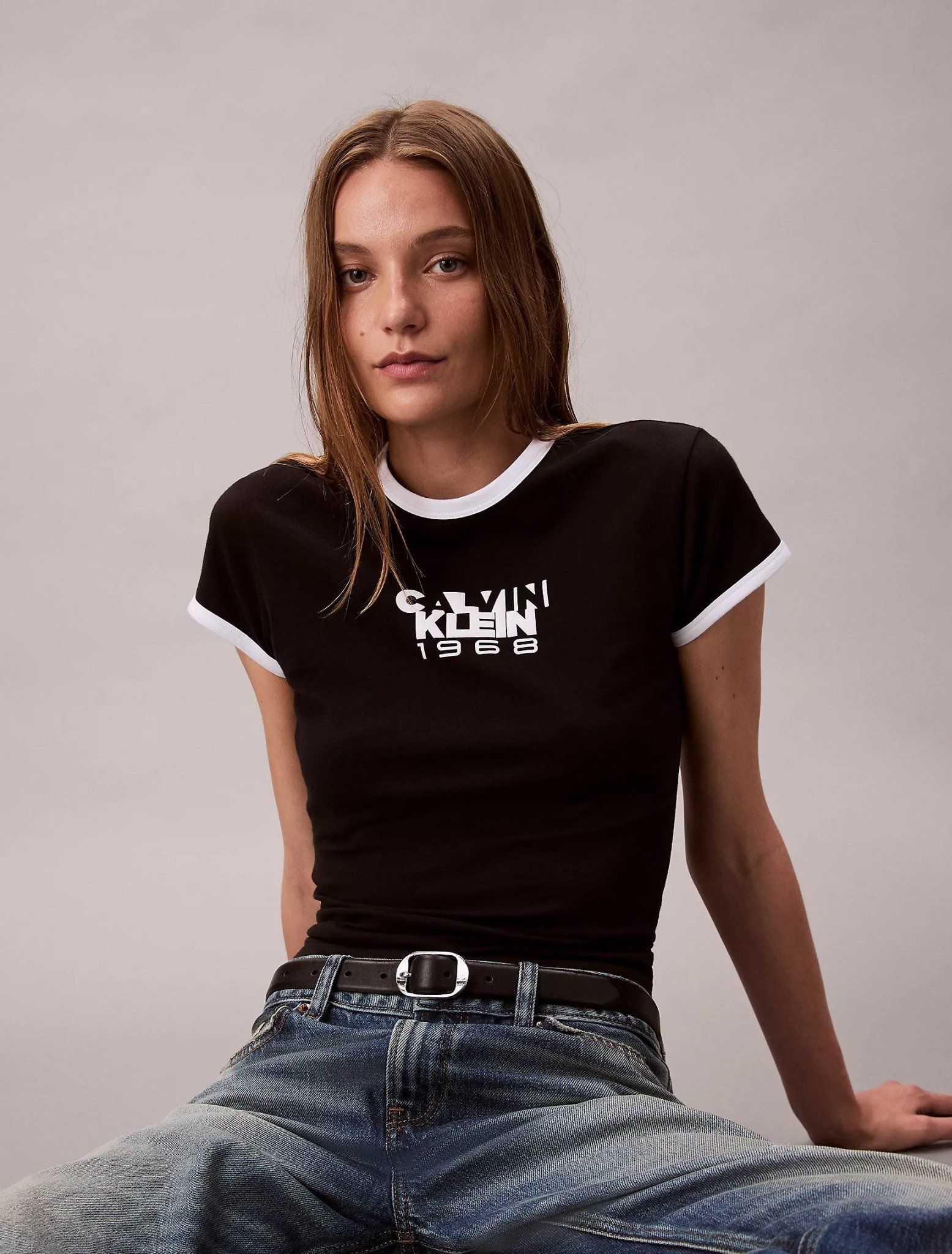 Calvin Klein - Áo thun thời trang nữ 1968 Logo Graphic Baby Tee