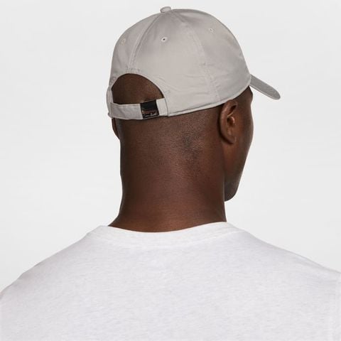 Nike - Nón Lưỡi Trai Unisex Dri-Fit Club Unstructured Metal Swoosh Cap