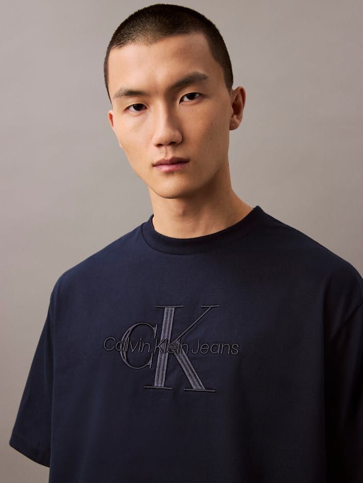 Calvin Klein - Áo thun thời trang nam CK Hero Monologo Tee
