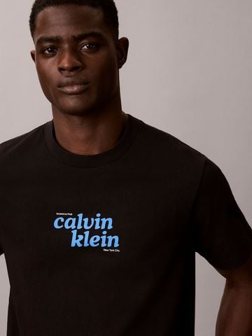 Calvin Klein - Áo Thun Tay Ngắn Nam 1989 Logo Graphic Relaxed T-Shirt