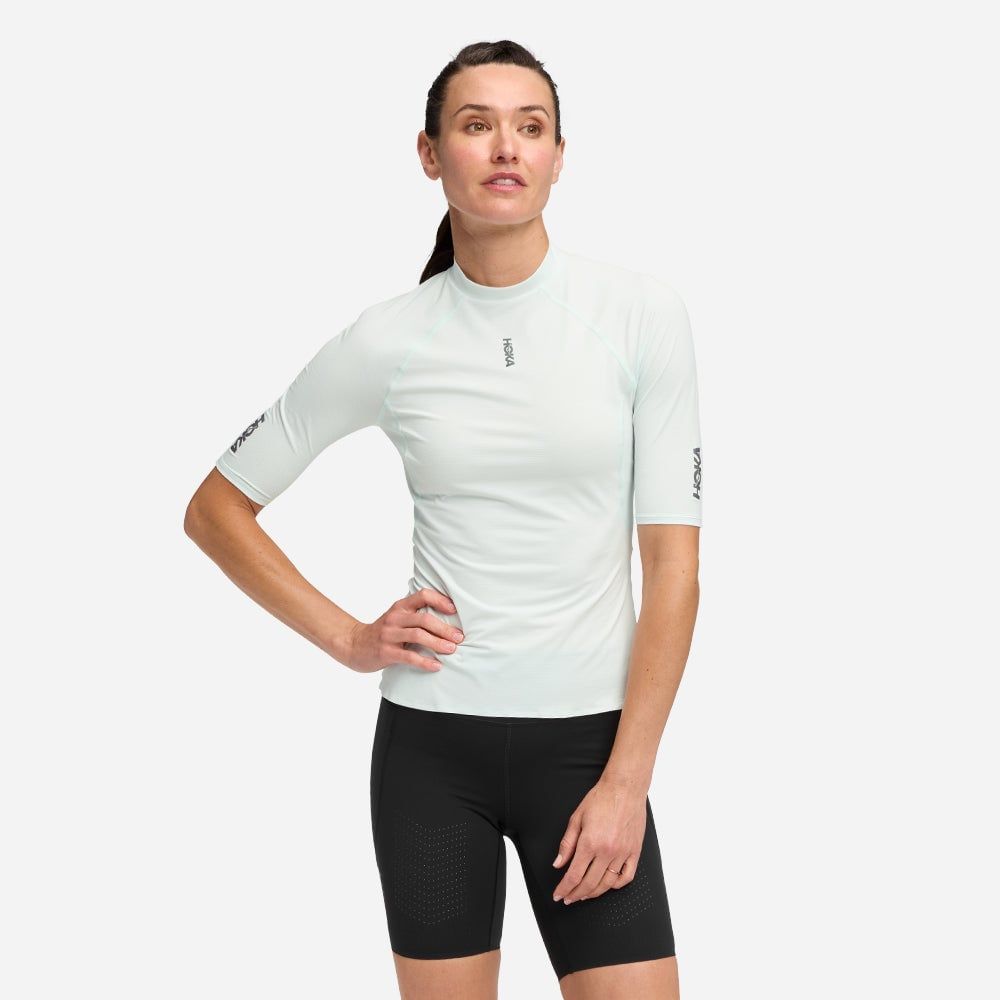 Hoka - Áo thun dáng ôm thể thao nữ Skybreeze Short Sleeve Running