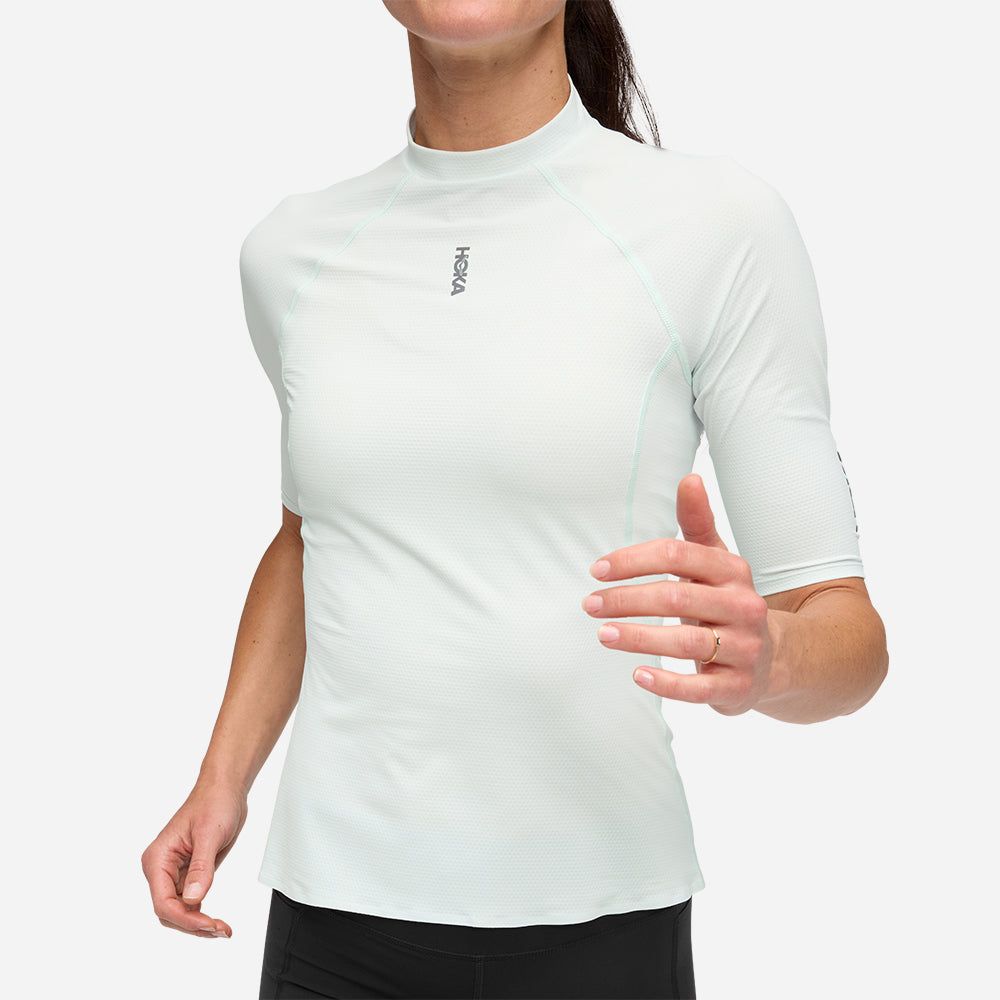 Hoka - Áo thun dáng ôm thể thao nữ Skybreeze Short Sleeve Running