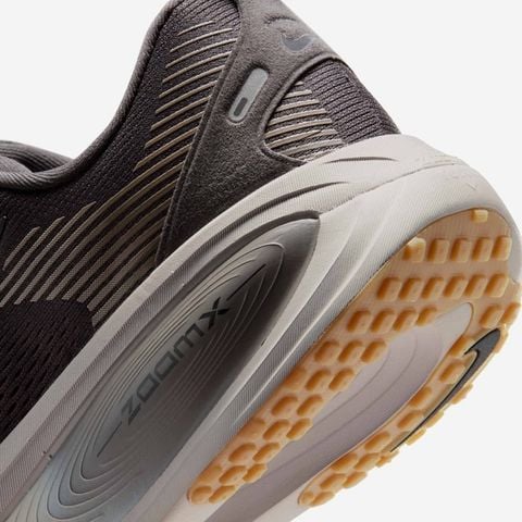 Nike - Giày chạy bộ thể thao Nam Vomero 18 Men's Road Running Shoes