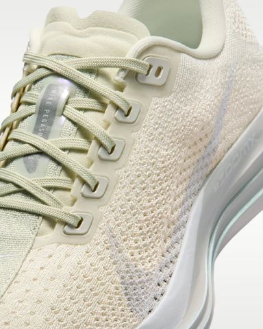 Nike - Giày Chạy Bộ Nữ Pegasus Plus Ess