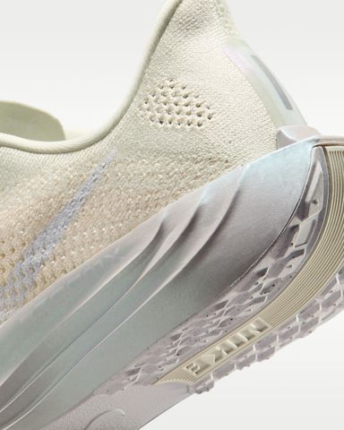 Nike - Giày Chạy Bộ Nữ Pegasus Plus Ess