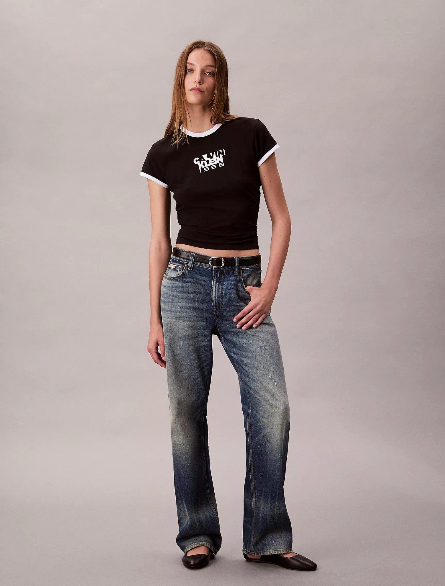 Calvin Klein - Áo thun thời trang nữ 1968 Logo Graphic Baby Tee