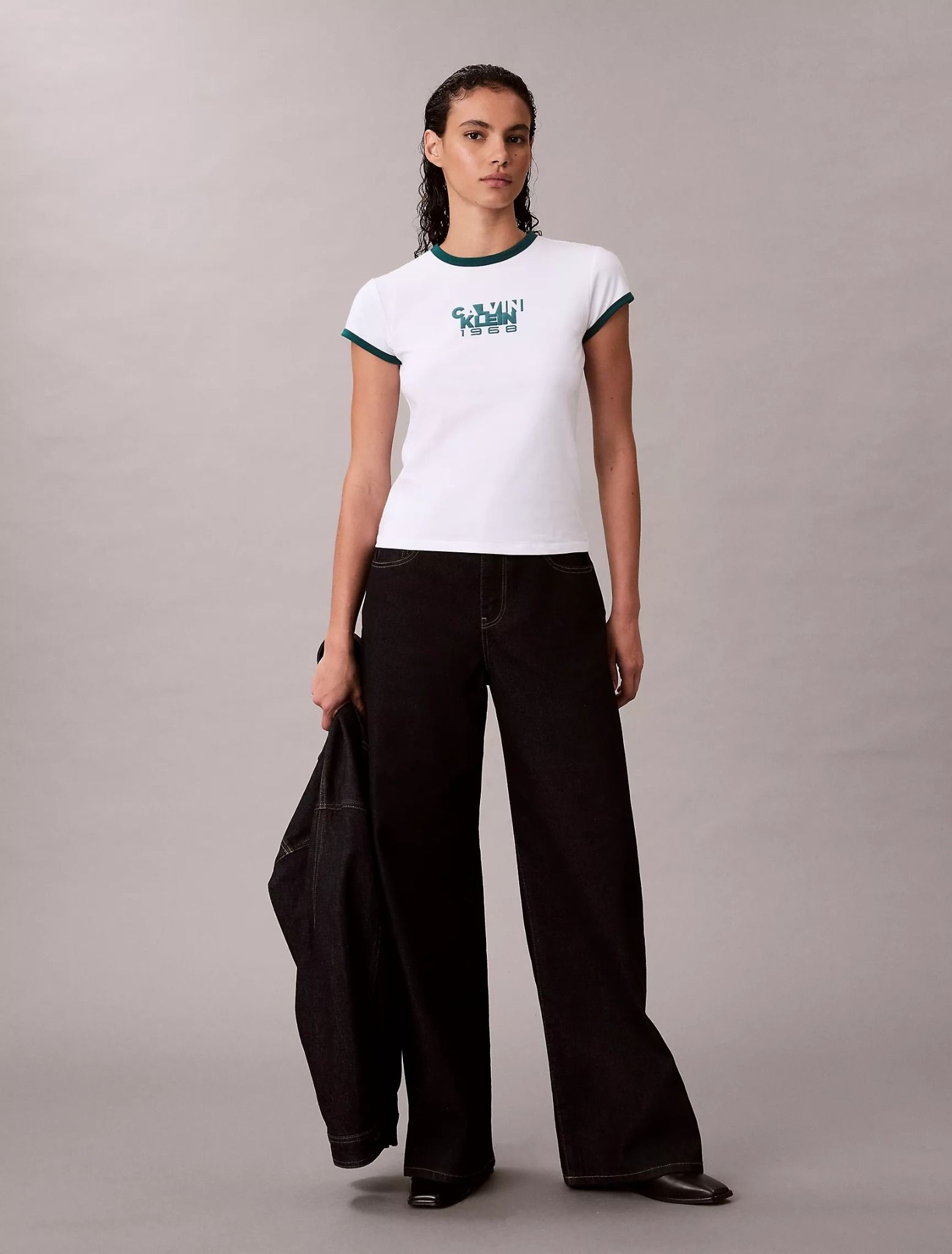 Calvin Klein - Áo thun thời trang nữ 1968 Logo Graphic Baby Tee