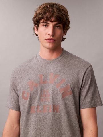Calvin Klein - Áo Thun Tay Ngắn Nam Varsity Logo Graphic Relaxed T-Shirt