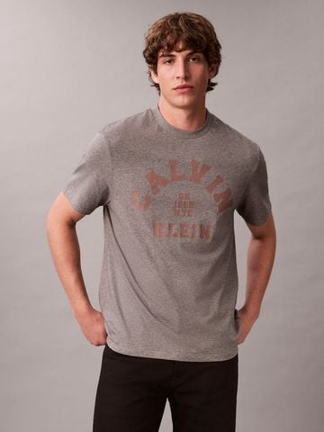 Calvin Klein - Áo Thun Tay Ngắn Nam Varsity Logo Graphic Relaxed T-Shirt
