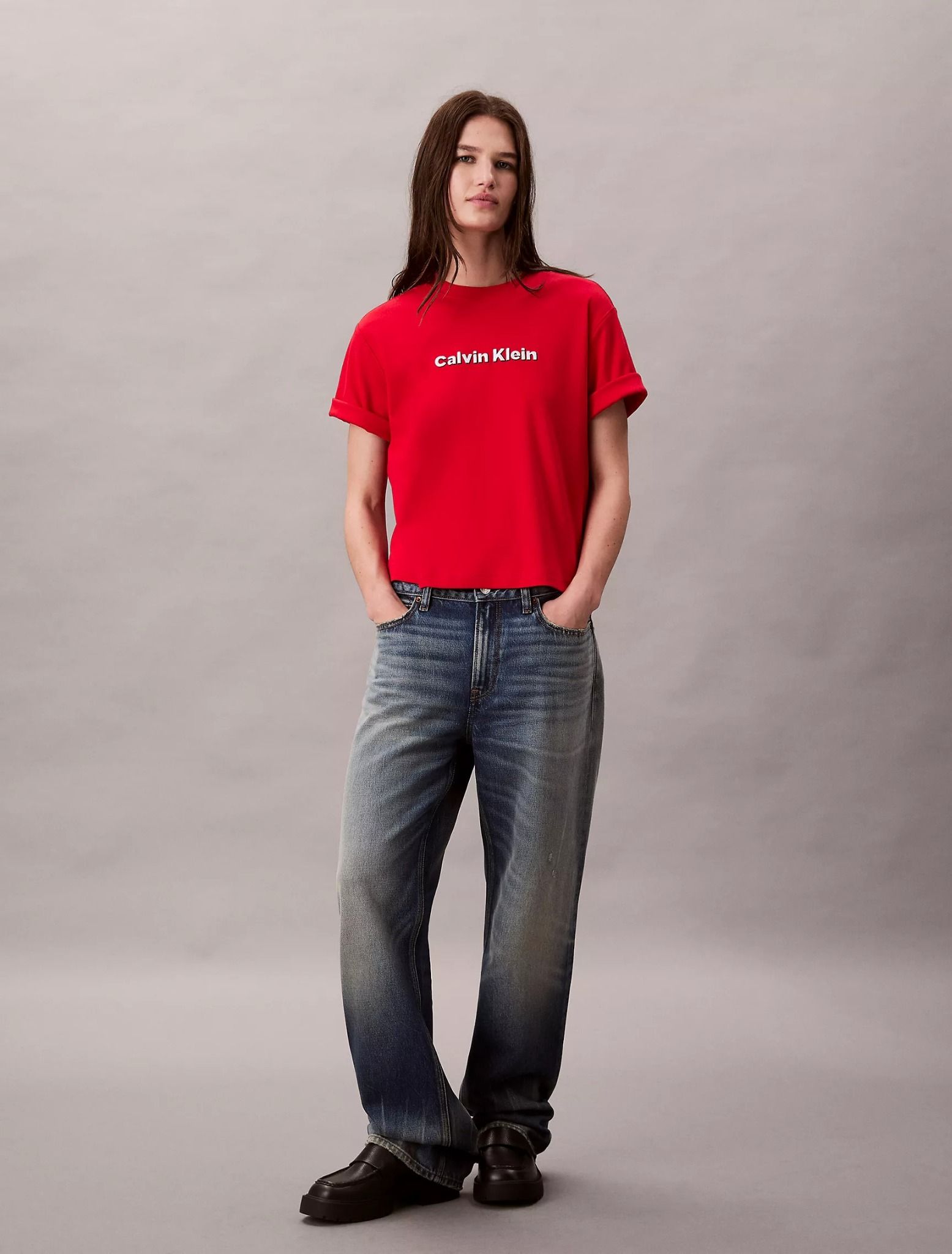 Calvin Klein - Áo phông thời trang nữ Embroidered Logo Graphic Classic T-Shirt