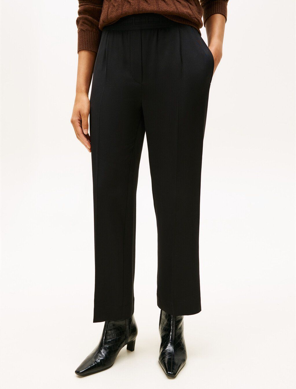 Tommy Hilfiger - Quần tây dài nữ Tonal Badge Crossbody Camera Bag