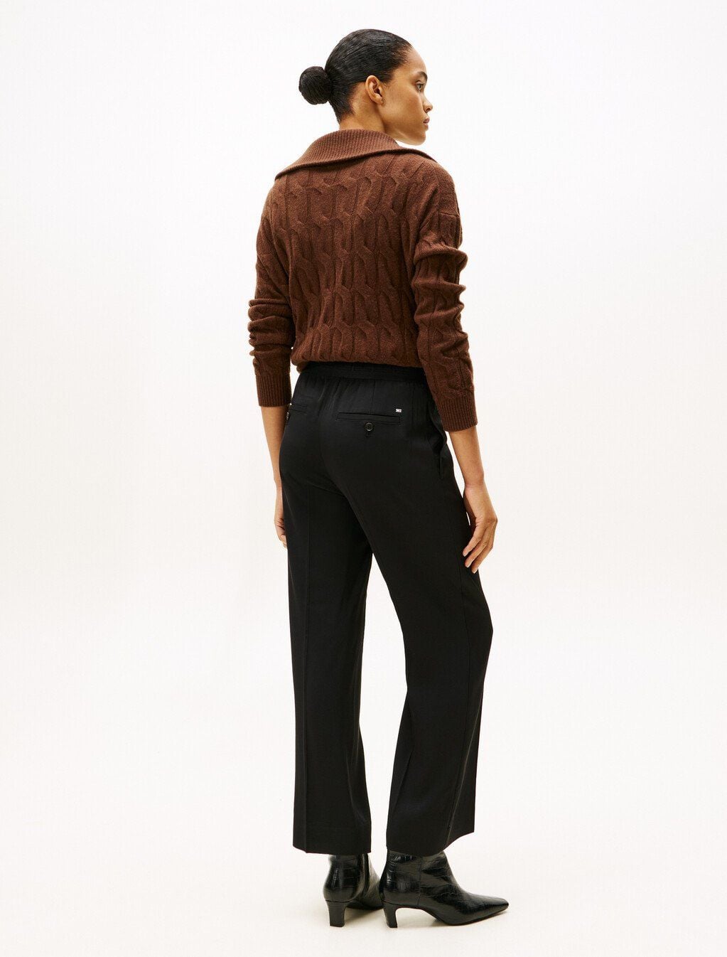 Tommy Hilfiger - Quần tây dài nữ Tonal Badge Crossbody Camera Bag