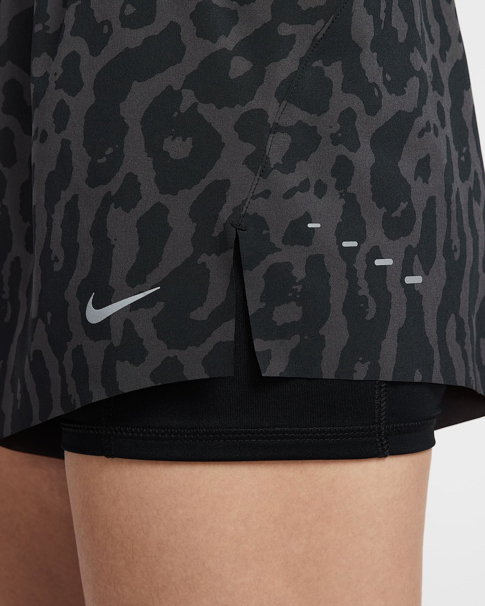 Nike - Quần ngắn thể thao Nữ Nike Swift Women's Dri-FIT Mid-Rise 2-in-1 Printed Running Shorts
