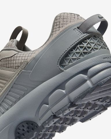 Nike - Giày thời trang thể thao Nam Nike Zoom Vomero Roam Men's Shoes