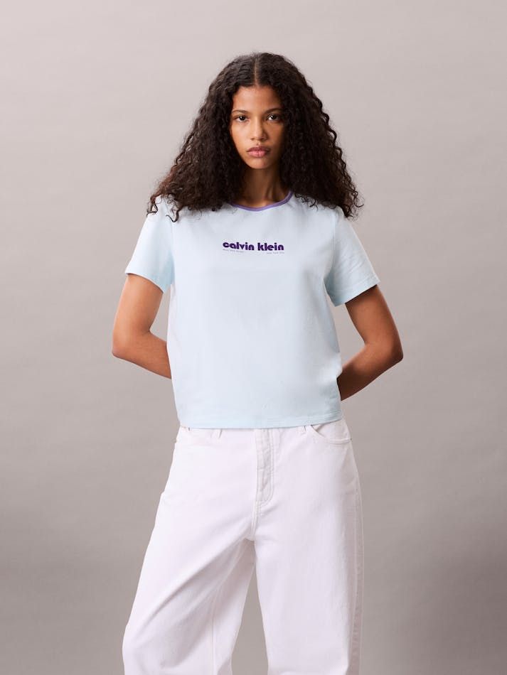 Calvin Klein - Áo phông thời trang nữ Logo Graphic Baby Tee