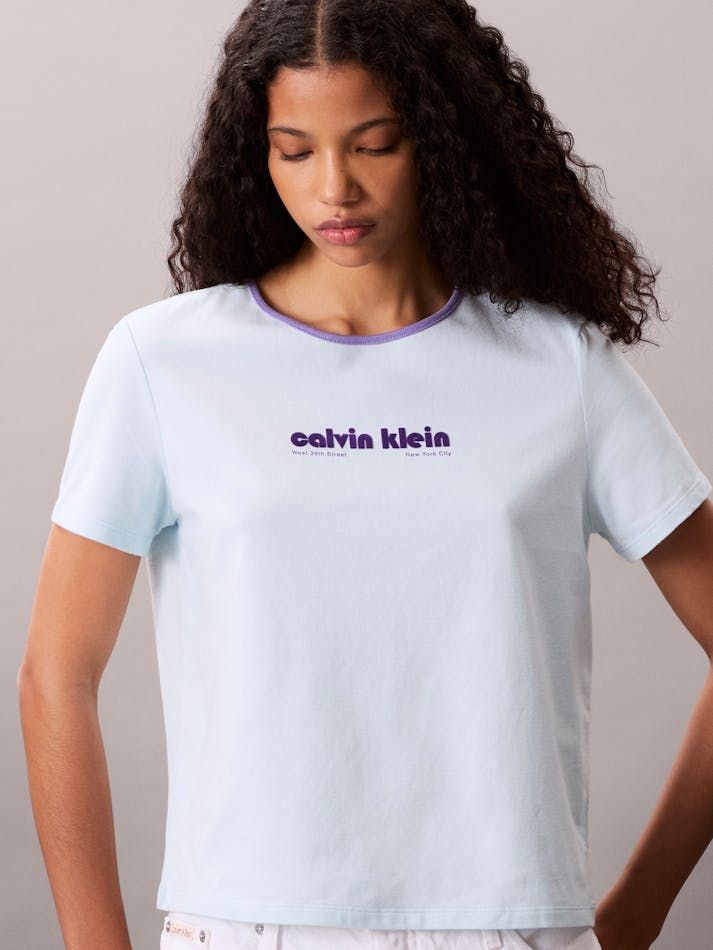 Calvin Klein - Áo phông thời trang nữ Logo Graphic Baby Tee