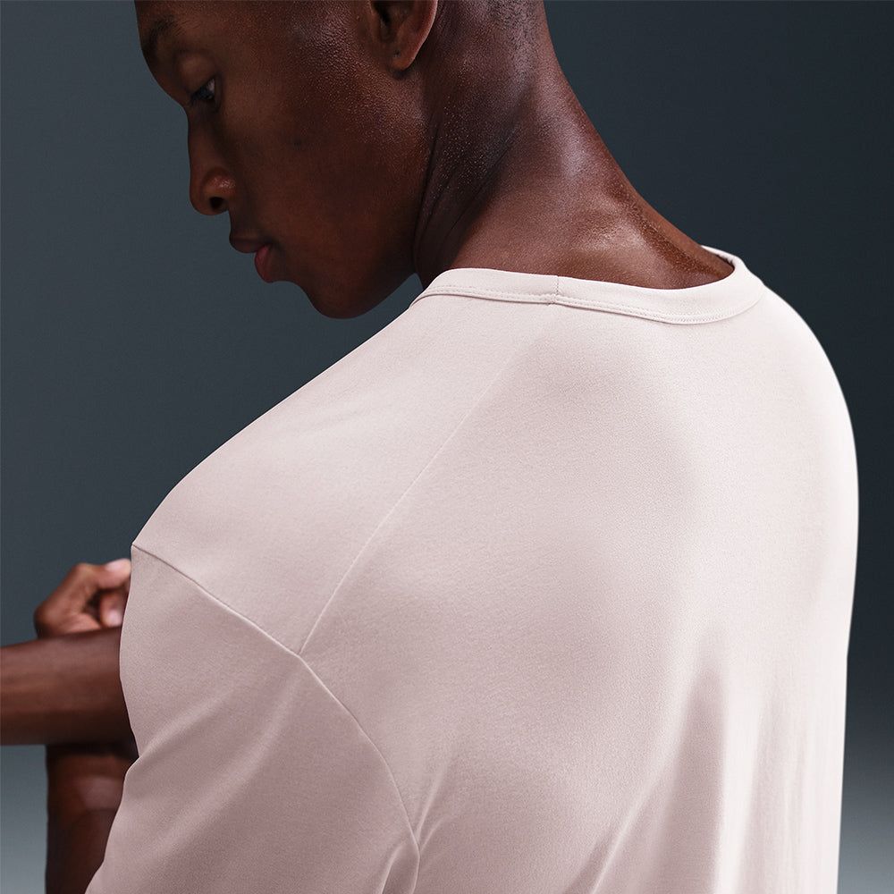 Nike - Áo thun tay ngắn tập luyện Nam Men's Hyverse Dri-Fit Uv Short-Sleeve Versatile T-Shirt - Pink