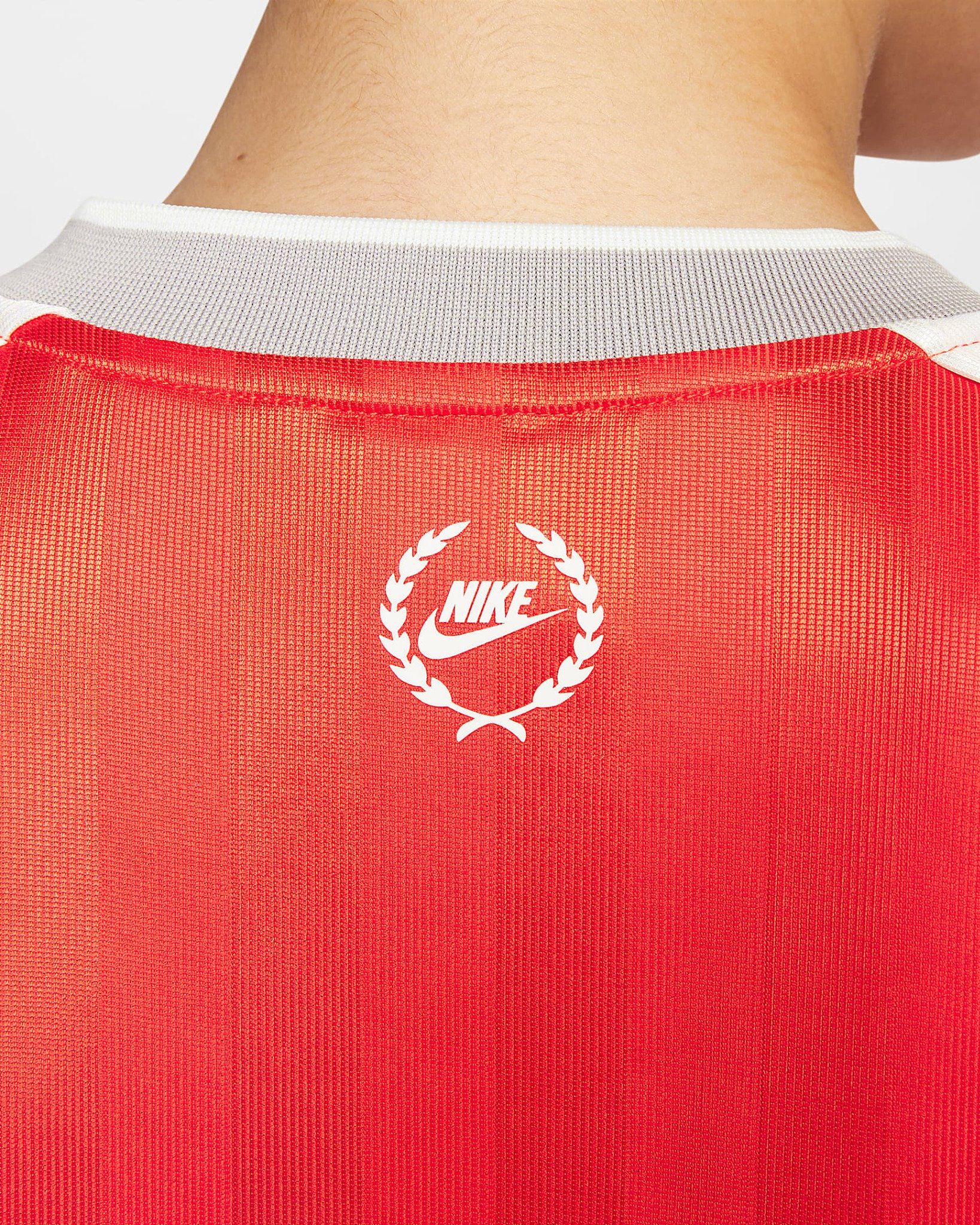 Nike - Áo tay ngắn thể thao Nữ Sportswear Women's V-Neck Jersey Top