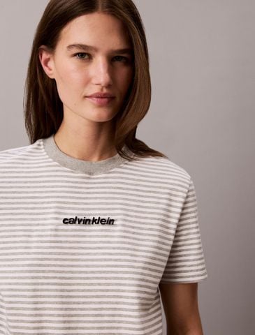 Calvin Klein - Áo Thun Tay Ngắn Nữ Classic Stripe Logo Print Tee