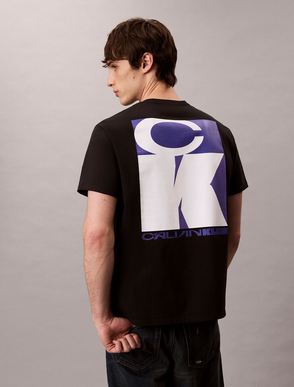 Calvin Klein - Áo thun thời trang nam Bold Logo Graphic Relaxed T-Shirt