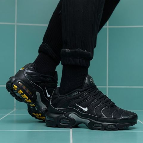 Nike - Giày thời trang thể thao Nam Nike Air Max Plus OG Men's Shoes With Reflective Design Accents