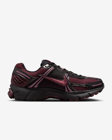 Nike - Giày thời trang thể thao Nữ Zoom Vomero 5 Women's shoes with reflective accents
