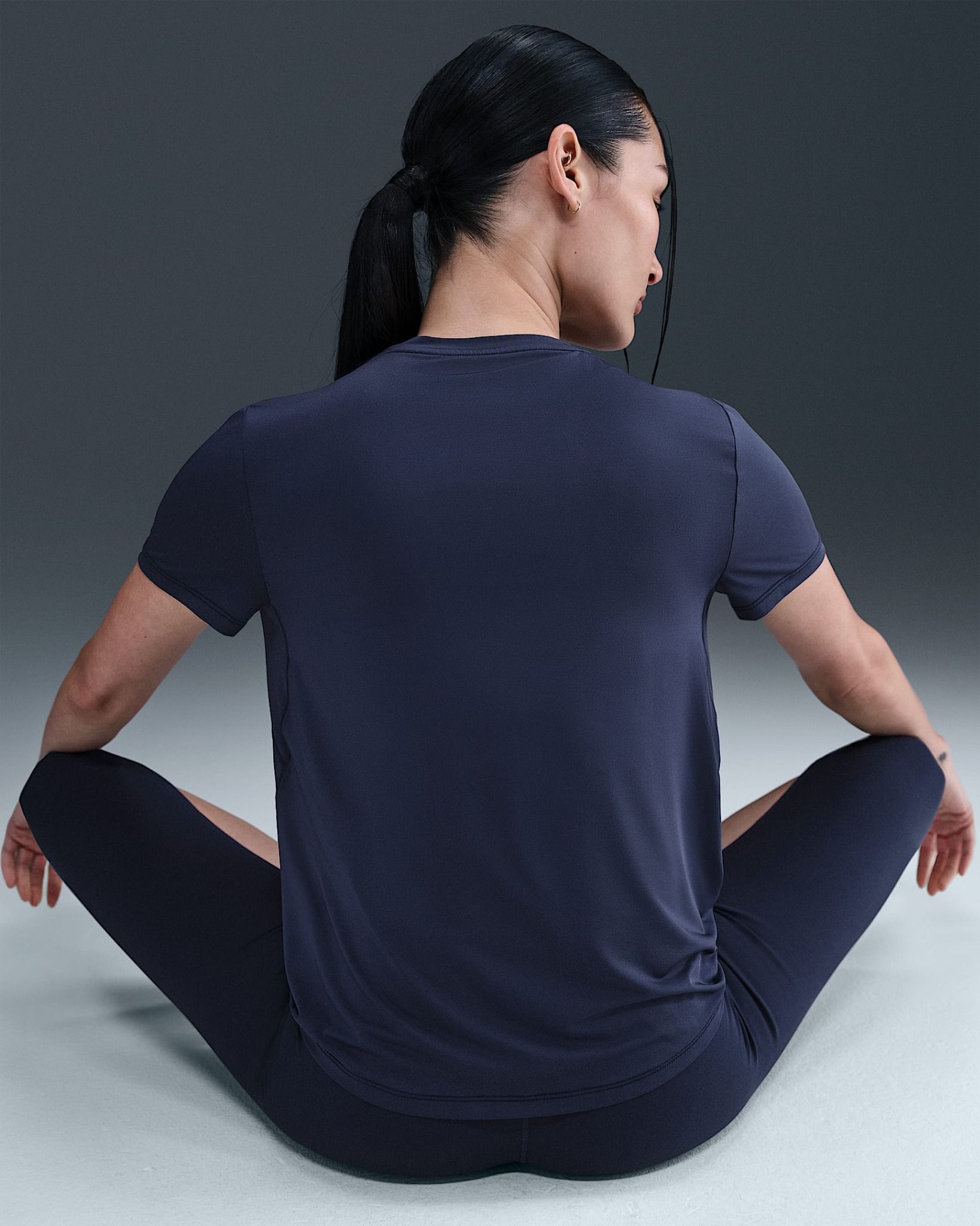 Nike - Áo thun tay ngắn thể thao Nữ One Classic Women's Dri-FIT Short-Sleeve Top