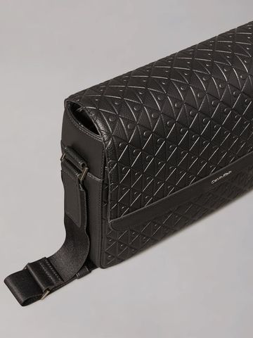Calvin Klein - Túi đeo chéo nam Embossed Emblem Logo Flap Messenger Bag