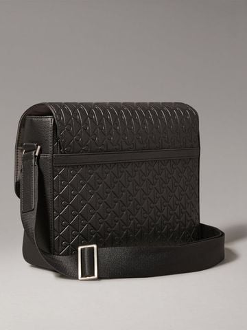 Calvin Klein - Túi đeo chéo nam Embossed Emblem Logo Flap Messenger Bag