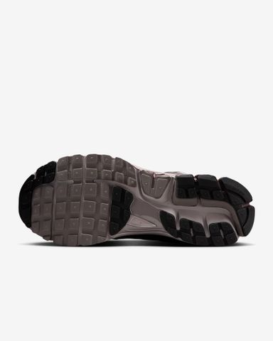 Nike - Giày thời trang thể thao Nam Nike Zoom Vomero 5 Men's shoes