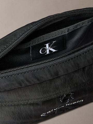 Calvin Klein - Túi đeo chéo Nam Bold Logo Nylon Camera Bag